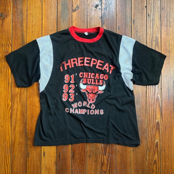 Vintage 90s reworked Chicago Bulls threepeat tee - Picture 9 of 11